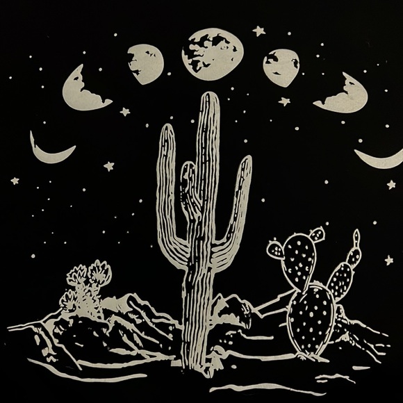 🌙 🌵 Moon phases and cactus sweatshirt 🌵🌙 - Picture 3 of 3